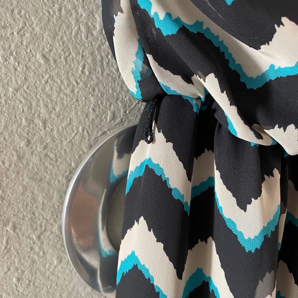 LILY ROSE Chevron Dress - Picture 4 of 6